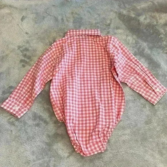 ⭐️The Children's Place - NWT -Gingham design button down onesie bowtie. 12-18 mo - Picture 3 of 3